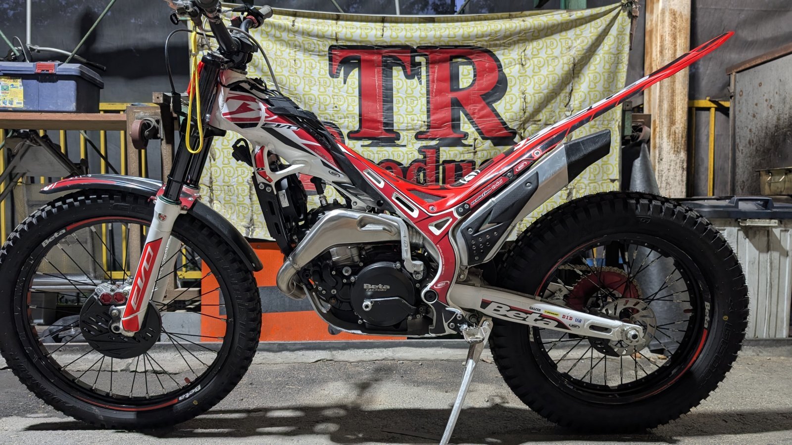 2021　Beta　Evo　250　【中古車】